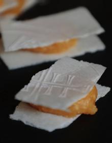 Imagen secundaria 2 - Arriba, leche frita. Abajo, arroz con leche y 'ovos moles'. 