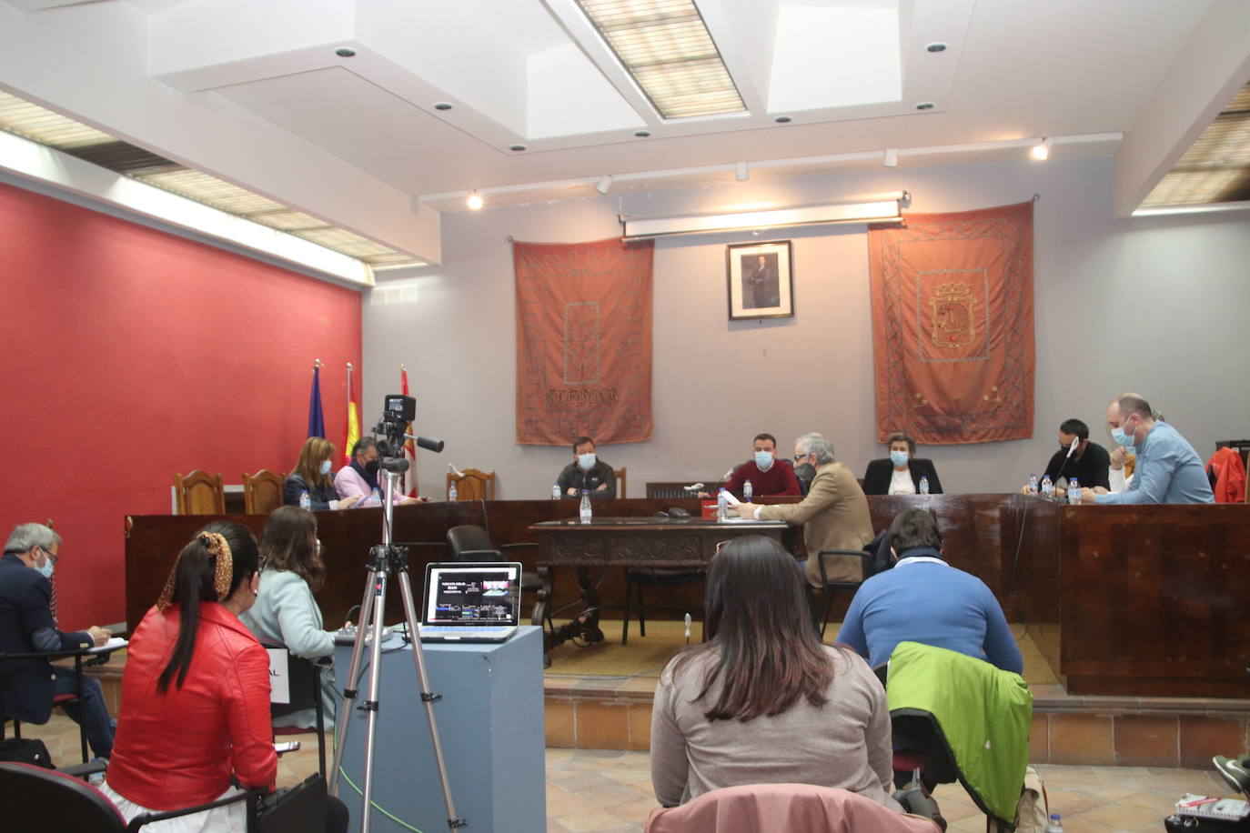 Pleno de Cuéllar, con la retransmisión contratada por el PP y Cs.