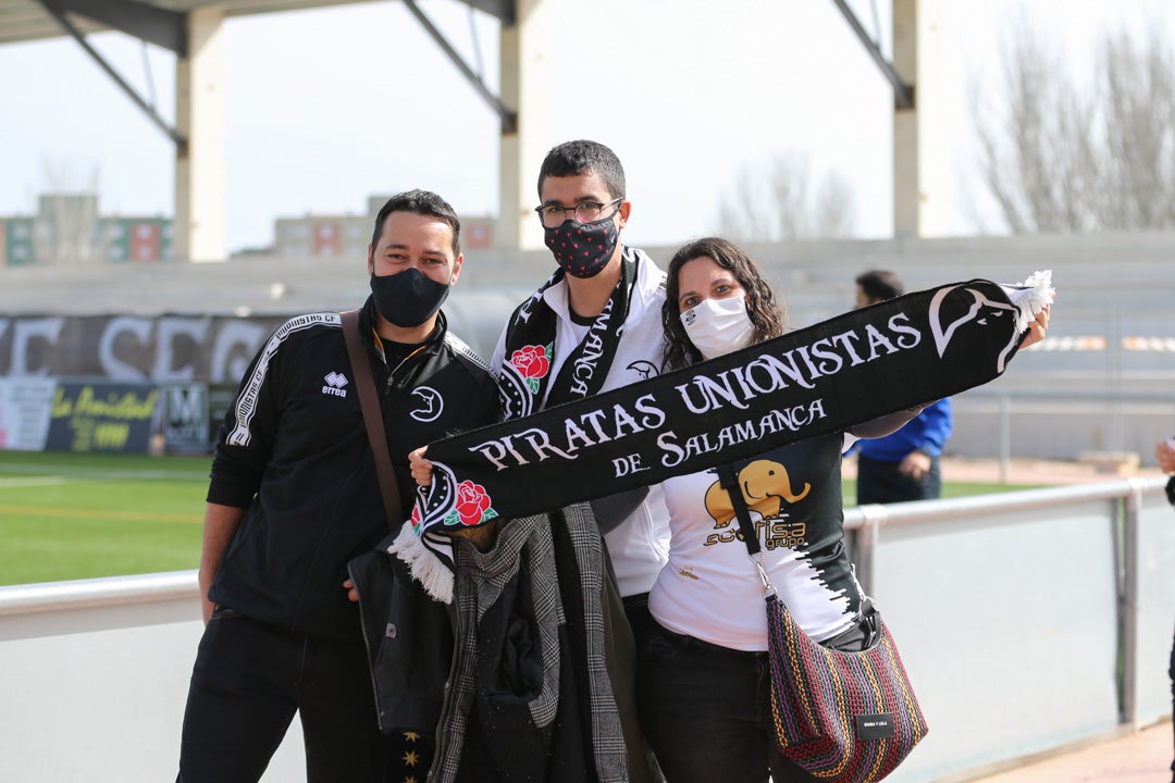 La afición arropó a Unionistas dentro y fuera del campo