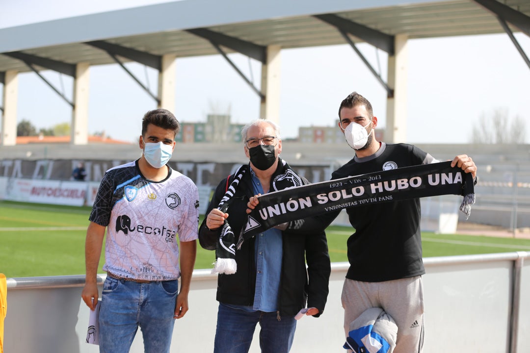 La afición arropó a Unionistas dentro y fuera del campo