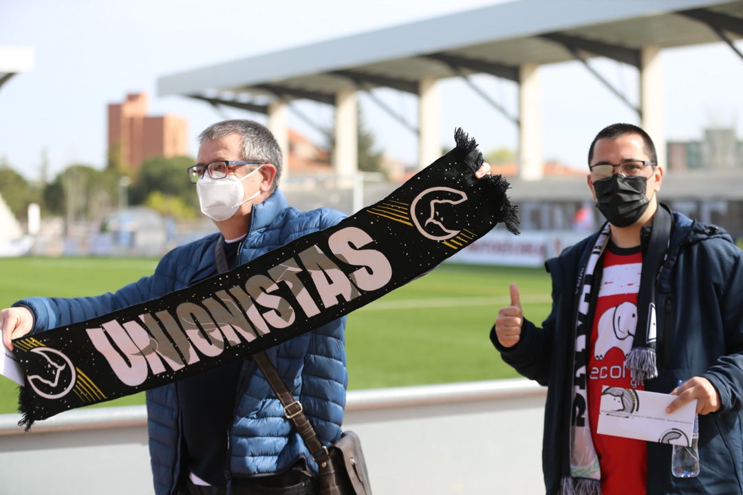 La afición arropó a Unionistas dentro y fuera del campo