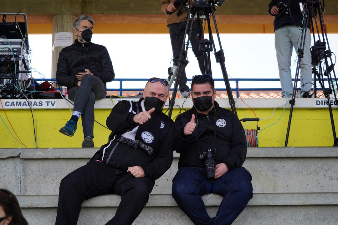 La afición arropó a Unionistas dentro y fuera del campo