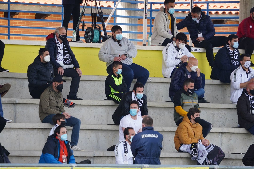 La afición arropó a Unionistas dentro y fuera del campo