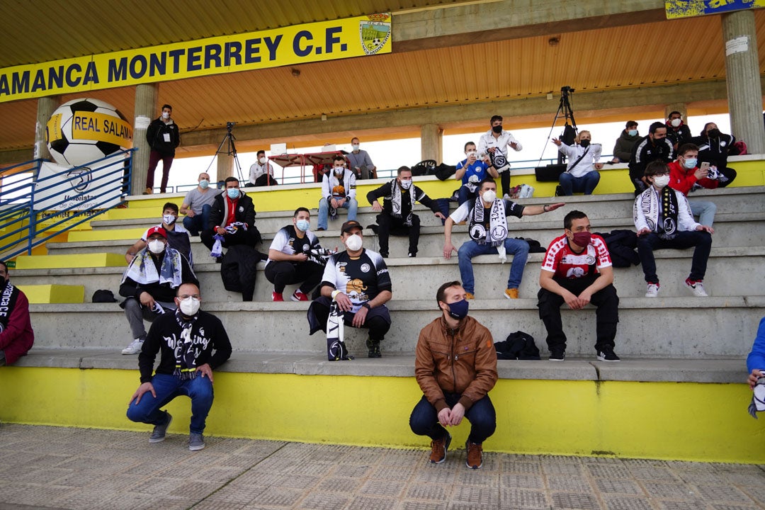 La afición arropó a Unionistas dentro y fuera del campo