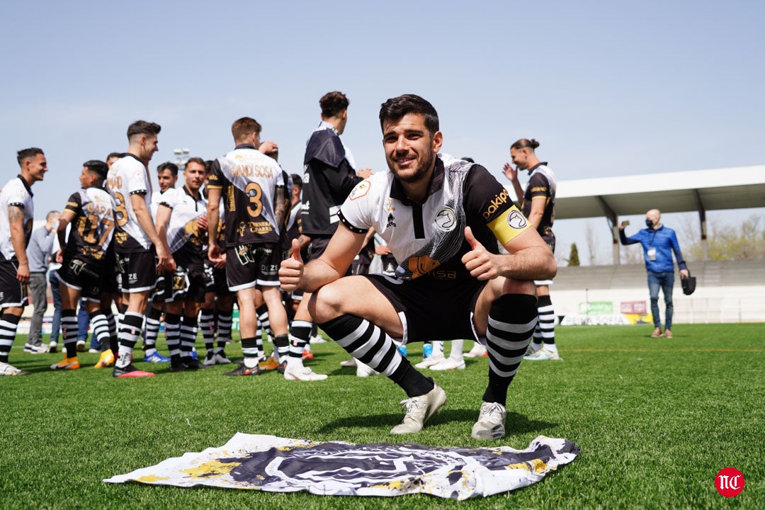 Los jugadores de Unionistas celebran la clasificación para la 1ª RFEF