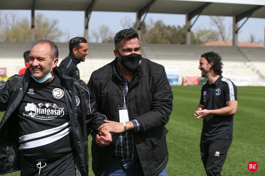 Los jugadores de Unionistas celebran la clasificación para la 1ª RFEF