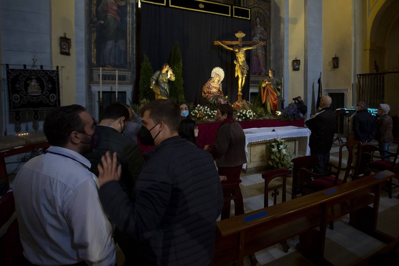 Fotos: De procesión por las iglesias de Valladolid