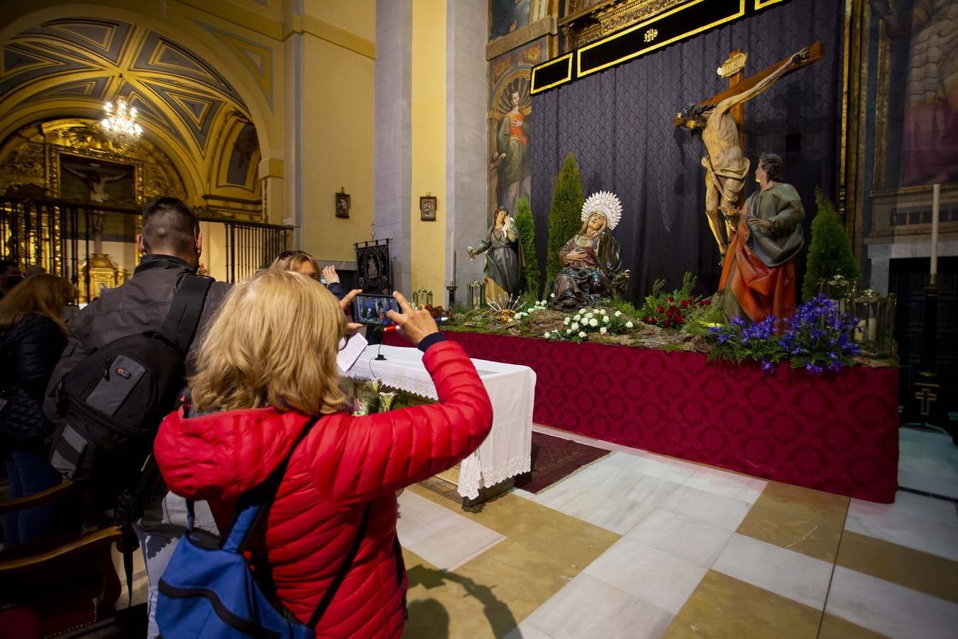 Fotos: De procesión por las iglesias de Valladolid