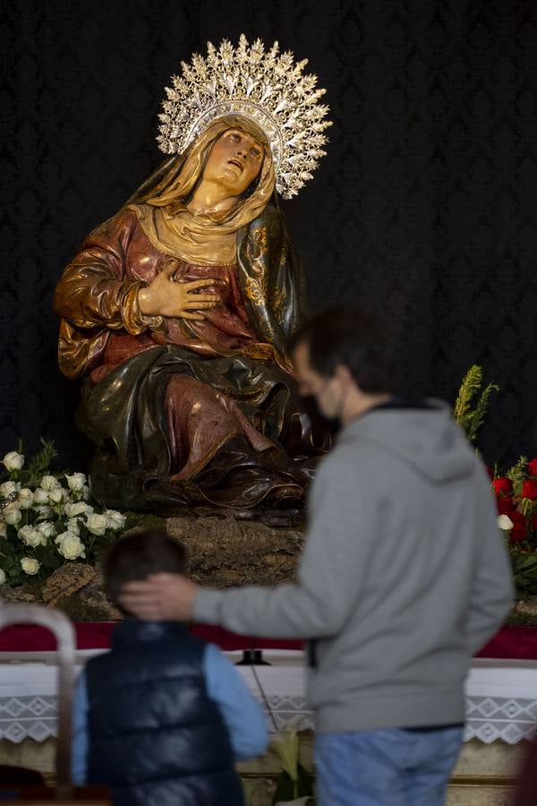 Fotos: De procesión por las iglesias de Valladolid