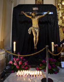 Imagen secundaria 2 - Pasos y guía turística en la iglesia de Jesús. 