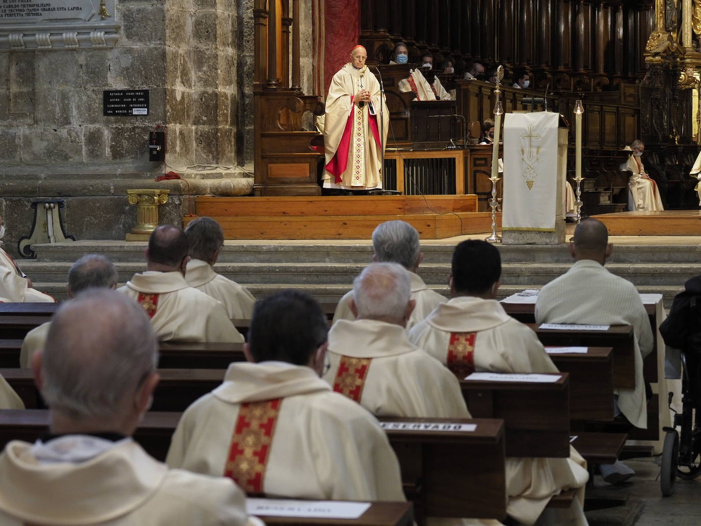 Fotos: Misa crismal celebrada este Miércoles Santo en la Catedral de Valladolid