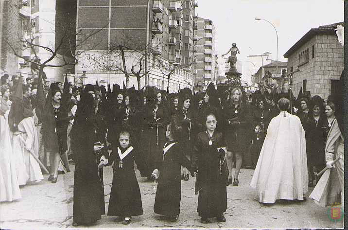 Procesión de Penitencia y Caridad en los años 70.