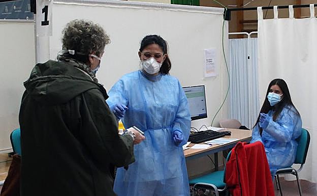 Uno de los puestos de vacunación habilitados en ell Pedro Degado. 