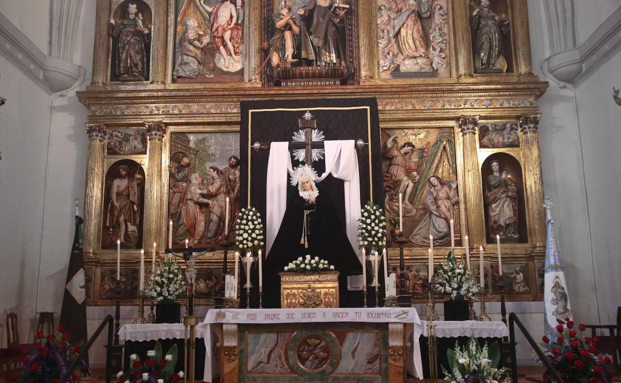 Virgen de la Soledad, de la Orden Franciscana Seglar, en el convento de Santa Isabel de Hungría. 