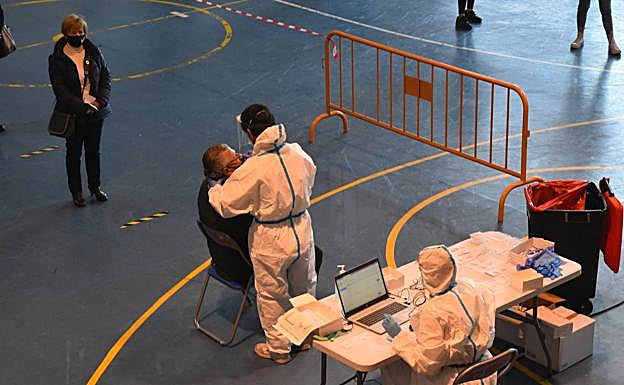 Cribado masivo llevado a cabo esta mañana en Cervera.