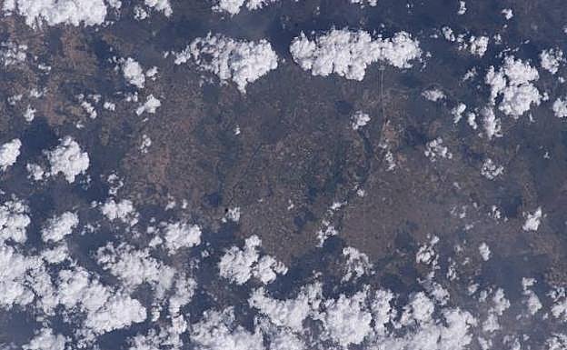 Segunda de las imágenes del Pisuerga a su paso por Valladolid, desde 389 kilómetros de altura. 