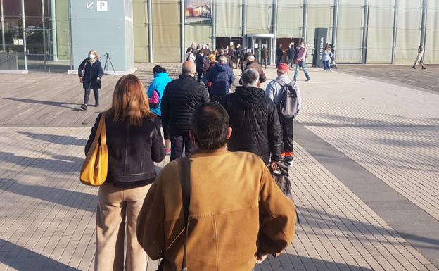 La Junta de Castilla y León retoma la vacunación contra la covid con AstraZeneca esta tarde en Valladolid