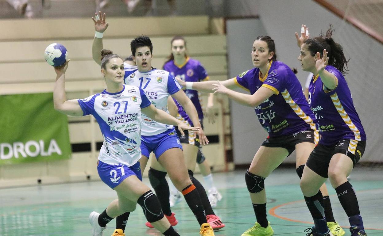 Elena Cuadrado, en el partido ante el Liberbank Gijón. 