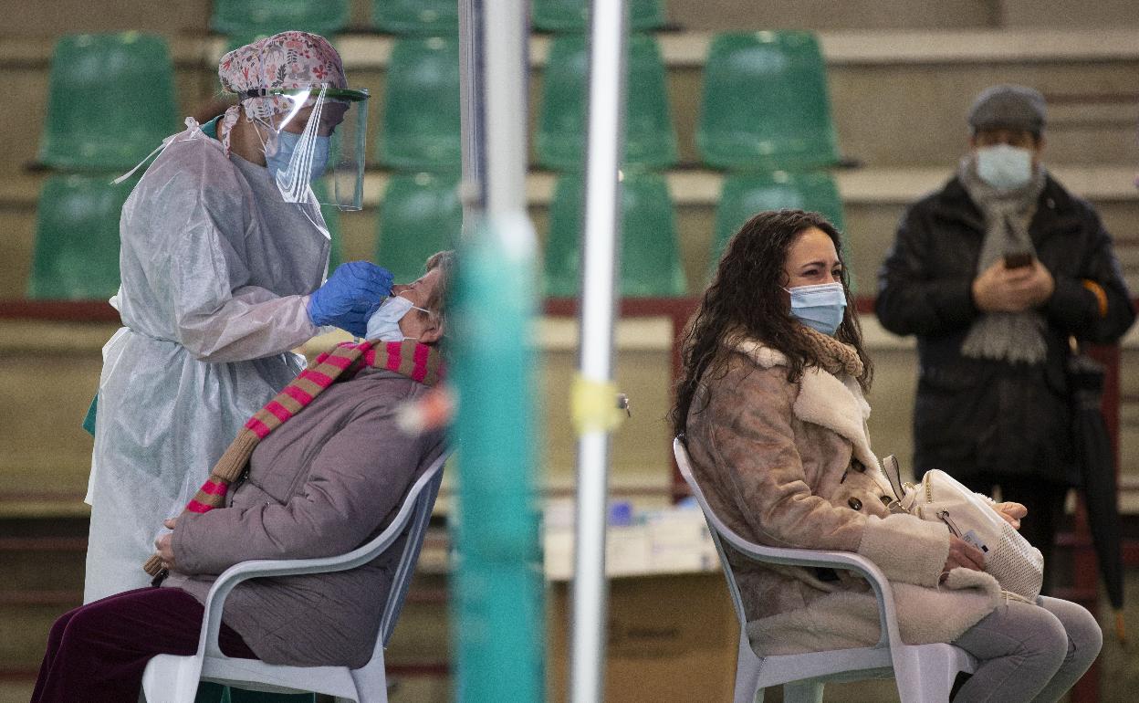 Toma de muestras en Laguna de Duero, a finales de enero.