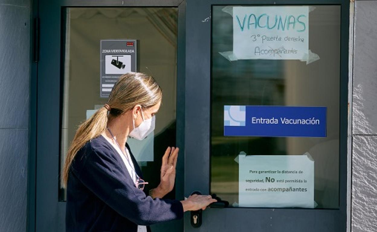 Entrada a una de las zonas de vacunación de Ávila 