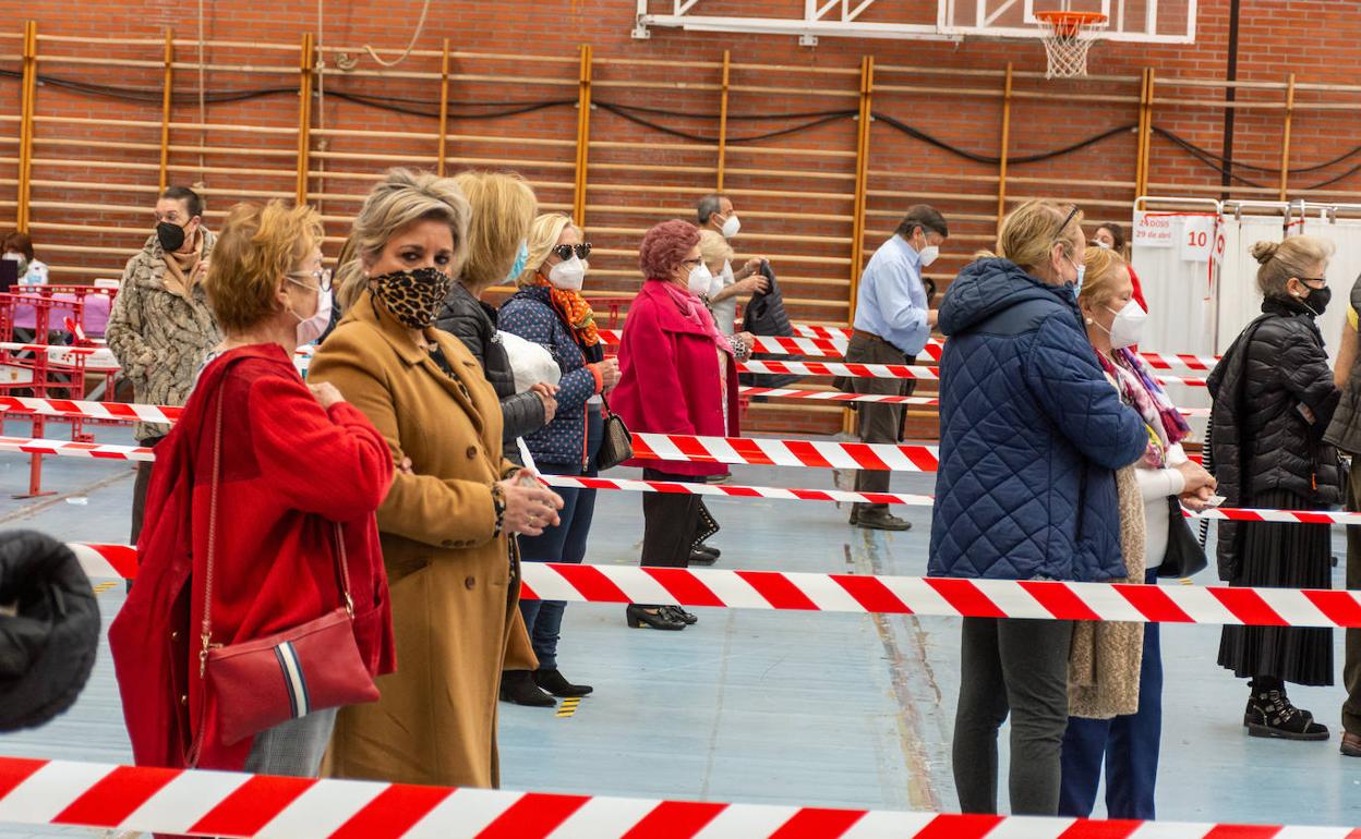Vacunación masiva del jueves en Campos Góticos, con palentinos de 75 a 79 años.