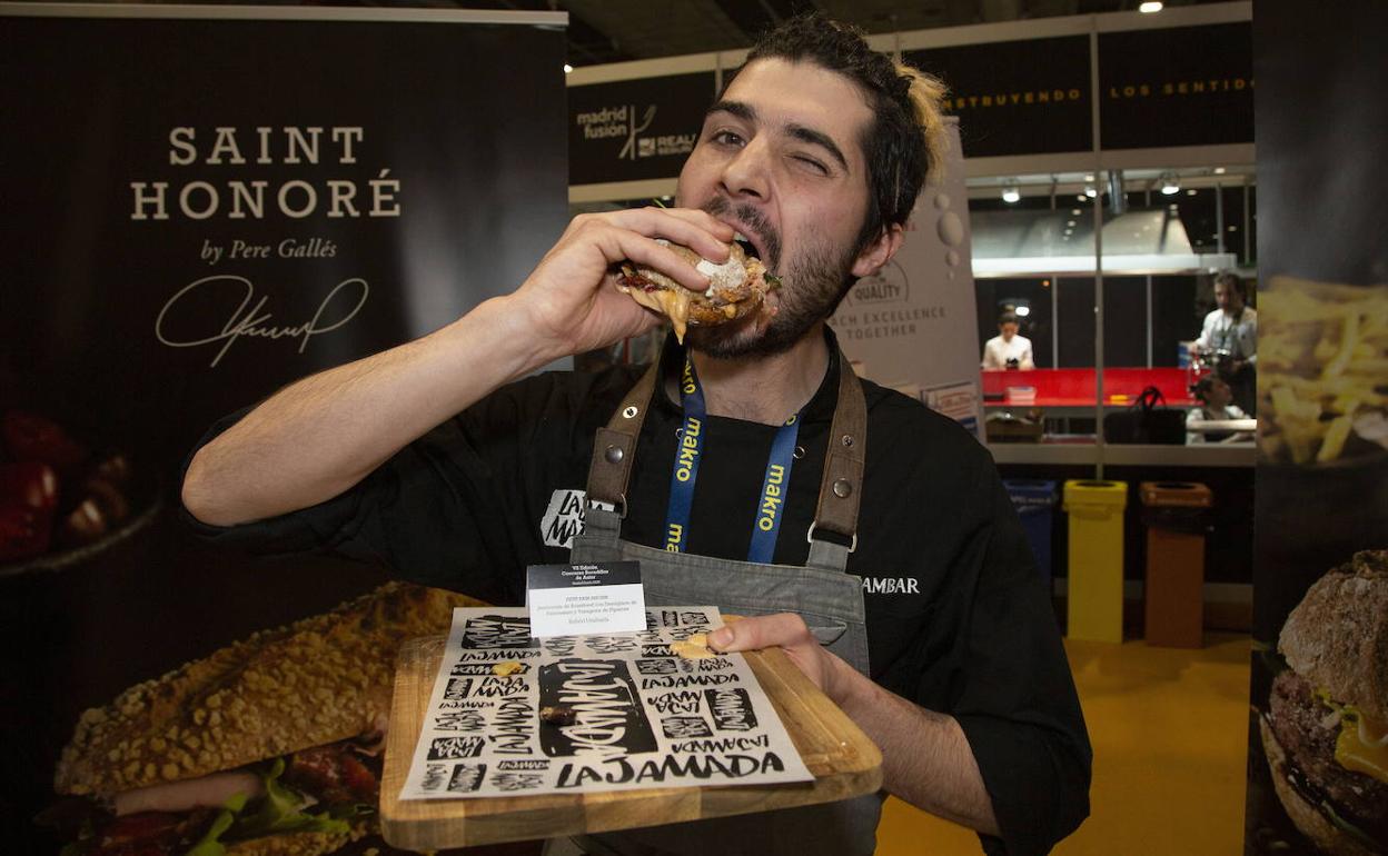 Rubén Uruñela, cocinero del restaurante burgalés La Jamada de Arrabal, elaboró en 2020 el mejor Bocadillo de Autor de España, su El 'Jambocata'. 