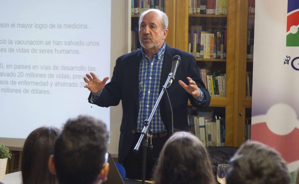 Mariano Esteban Rodríguez, durante una conferencia en Valladolid. 