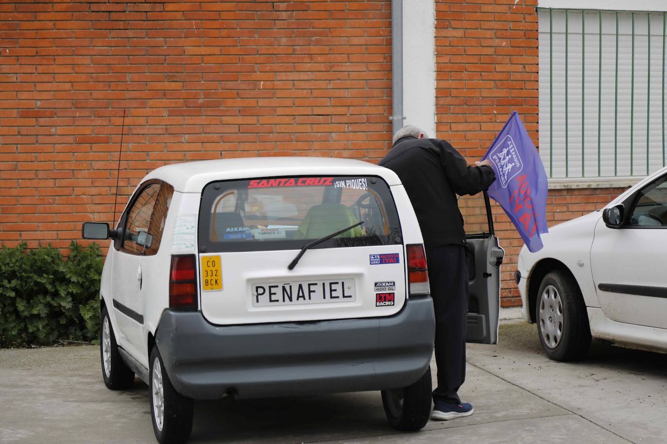 Los coches se echan a la calle para reivindicar la Autovía del Duero. 