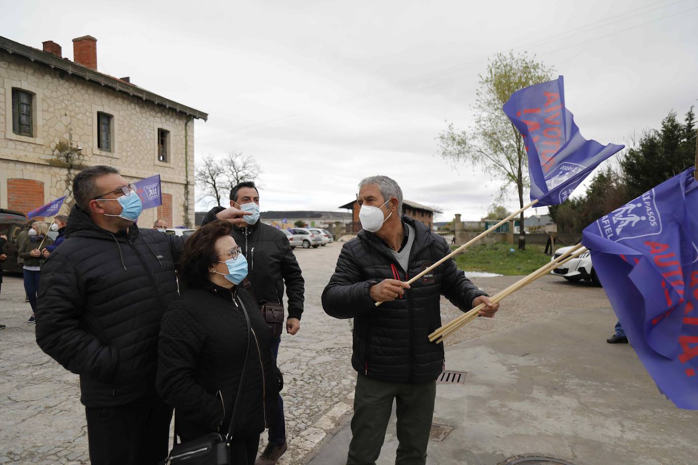 Los coches se echan a la calle para reivindicar la Autovía del Duero. 