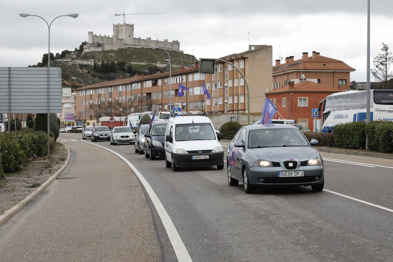 Los coches se echan a la calle para reivindicar la Autovía del Duero. 