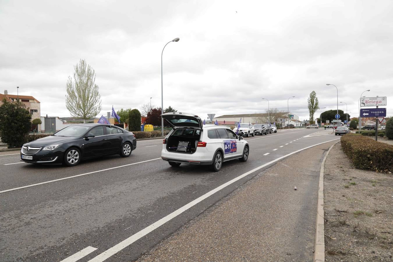Los coches se echan a la calle para reivindicar la Autovía del Duero. 