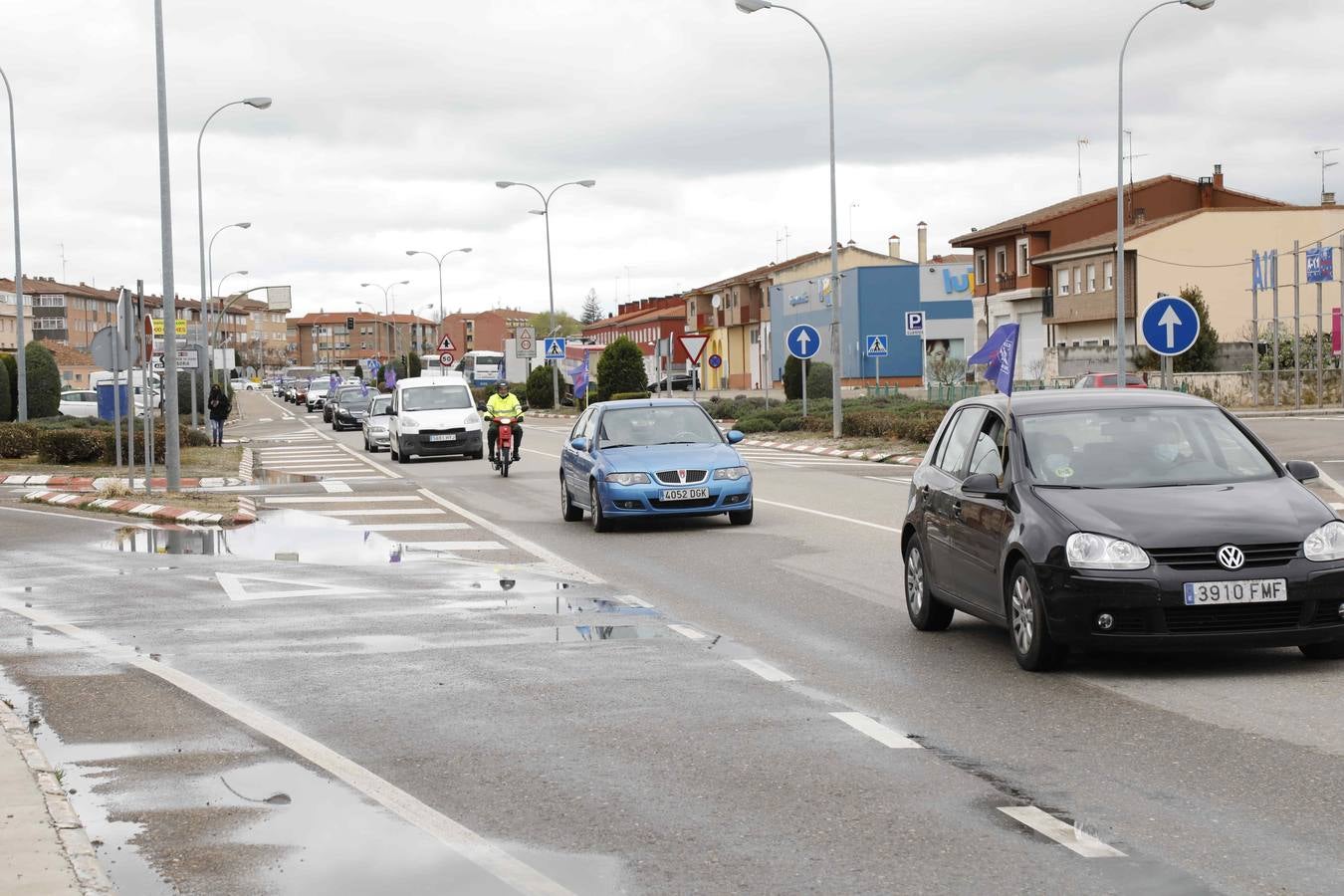 Los coches se echan a la calle para reivindicar la Autovía del Duero. 