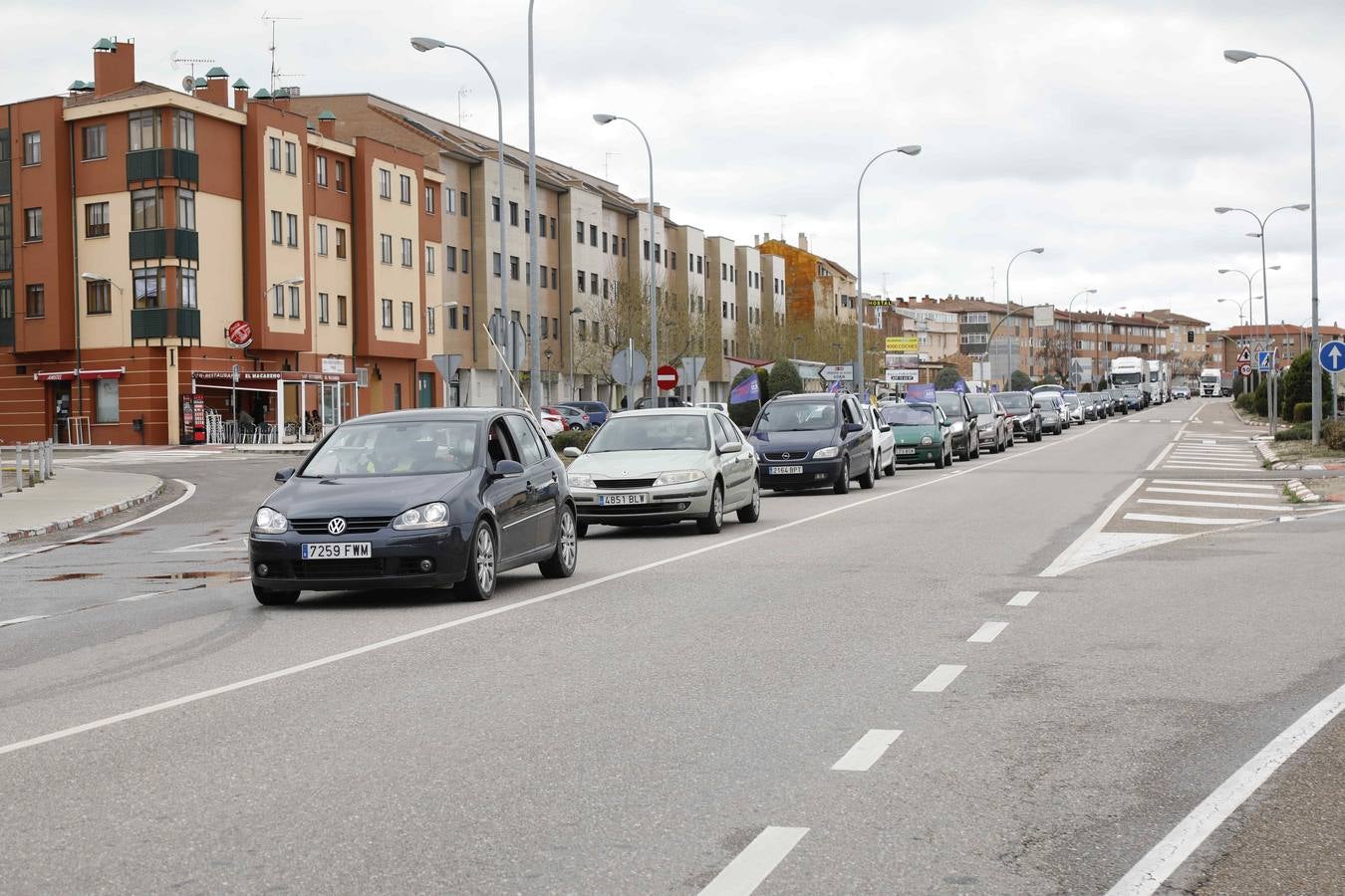 Los coches se echan a la calle para reivindicar la Autovía del Duero. 
