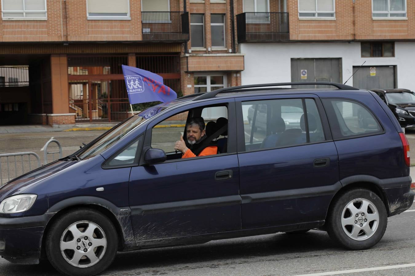 Los coches se echan a la calle para reivindicar la Autovía del Duero. 