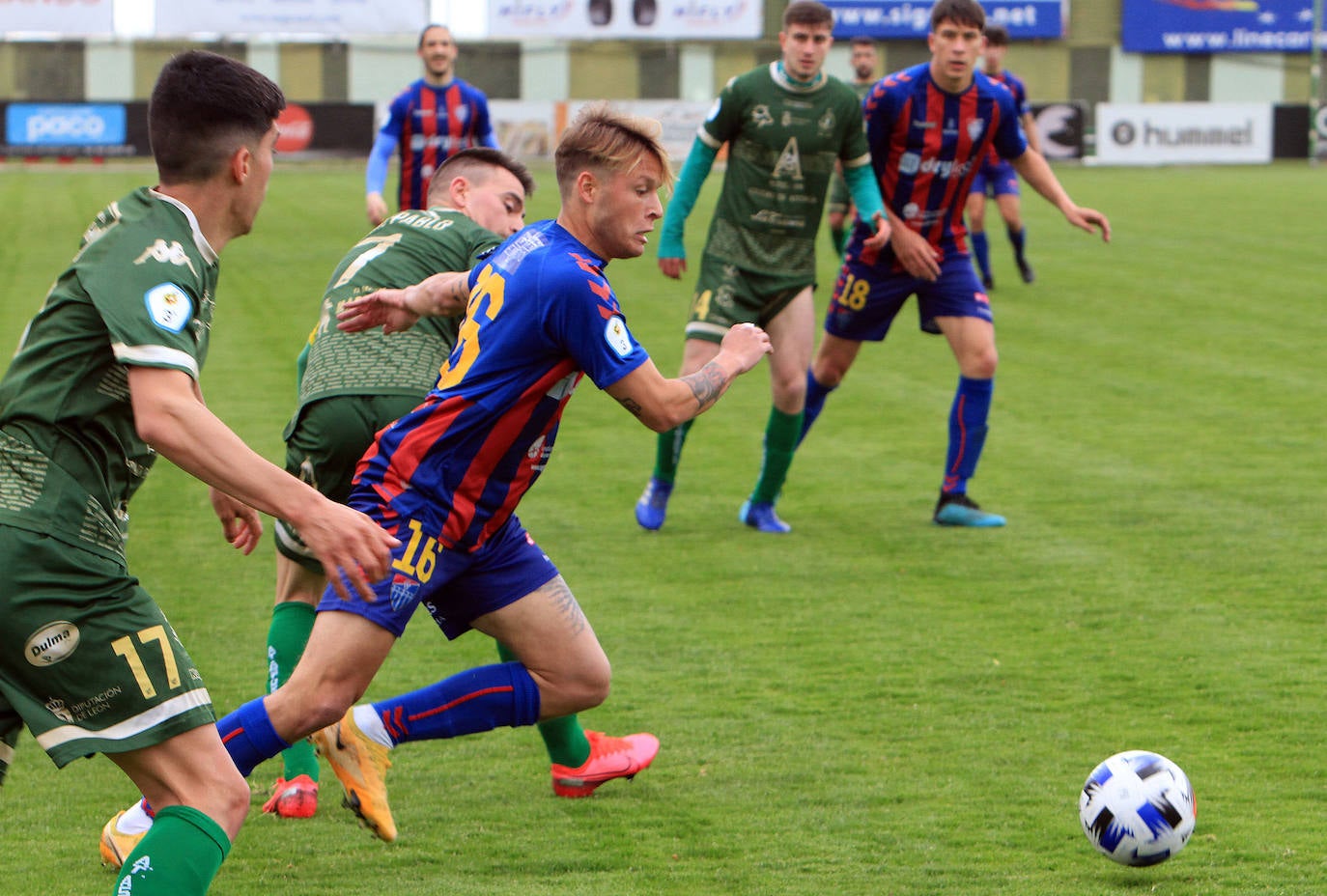 Jugadas del encuentro entre la Segoviana y el Astorga.