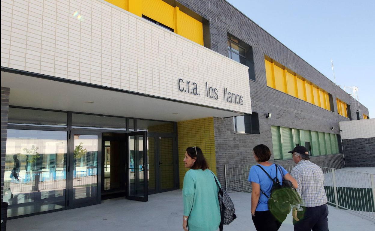 Imagen de archivo de la entrada al Centro Rural Agrupado Los Llanos de Valverde del Majano. 