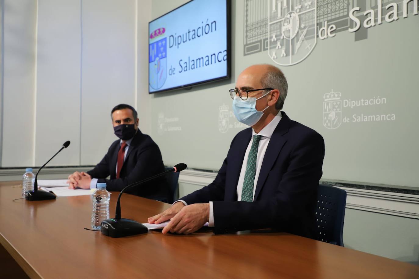 Javier Iglesias (dcha.) y Antonio Agustín Labrador (izda.), durante la presentación.