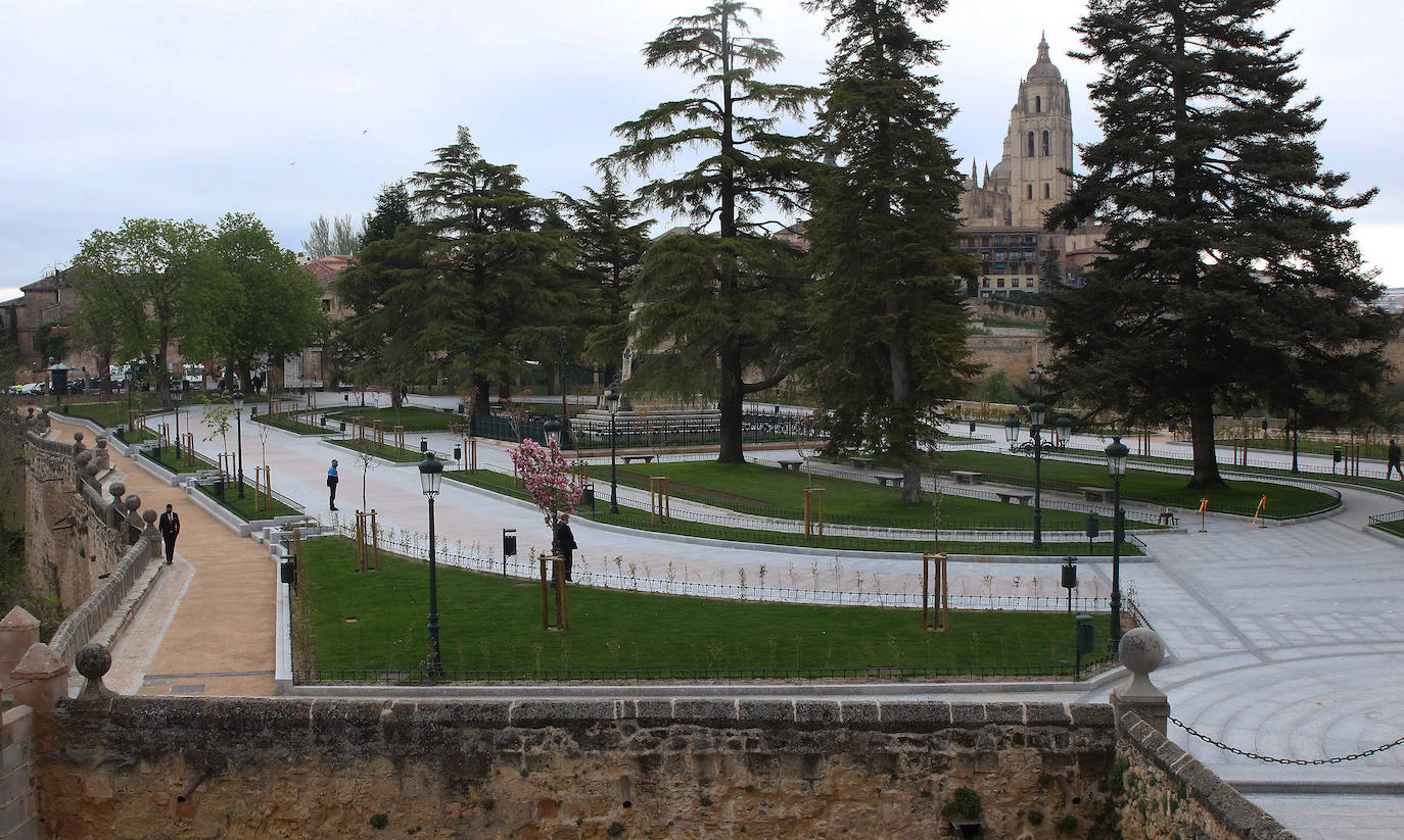 Plaza Reina Victoria Eugenia del Alcázar 