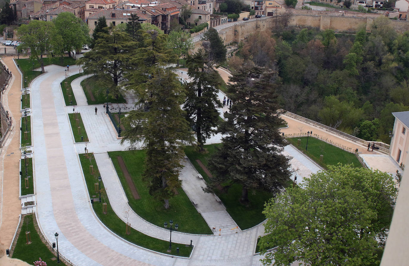 Plaza Reina Victoria Eugenia del Alcázar 