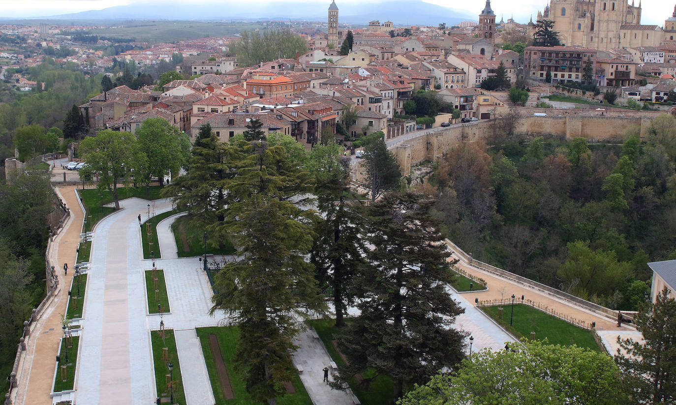 Plaza Reina Victoria Eugenia del Alcázar 