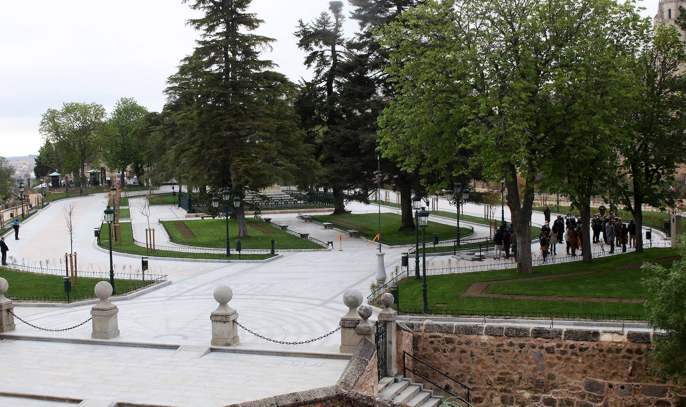 Plaza Reina Victoria Eugenia del Alcázar 