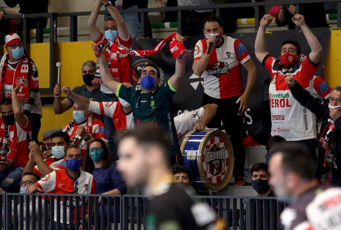 Partido de la Liga Asobal entre el Balonmano Nava y Puente Genil 