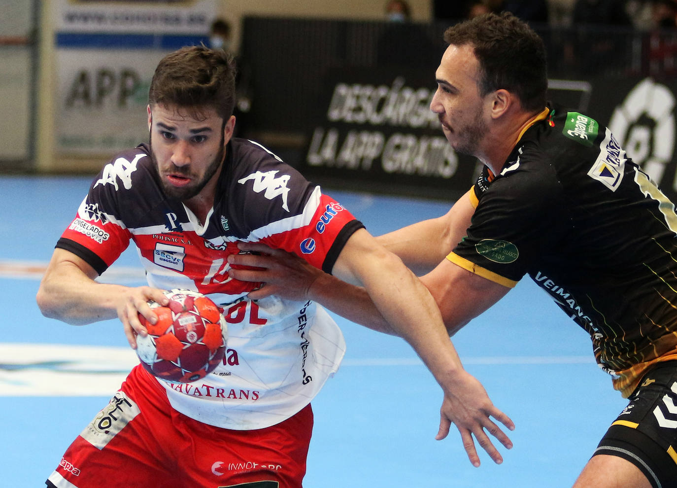 Partido de la Liga Asobal entre el Balonmano Nava y Puente Genil 