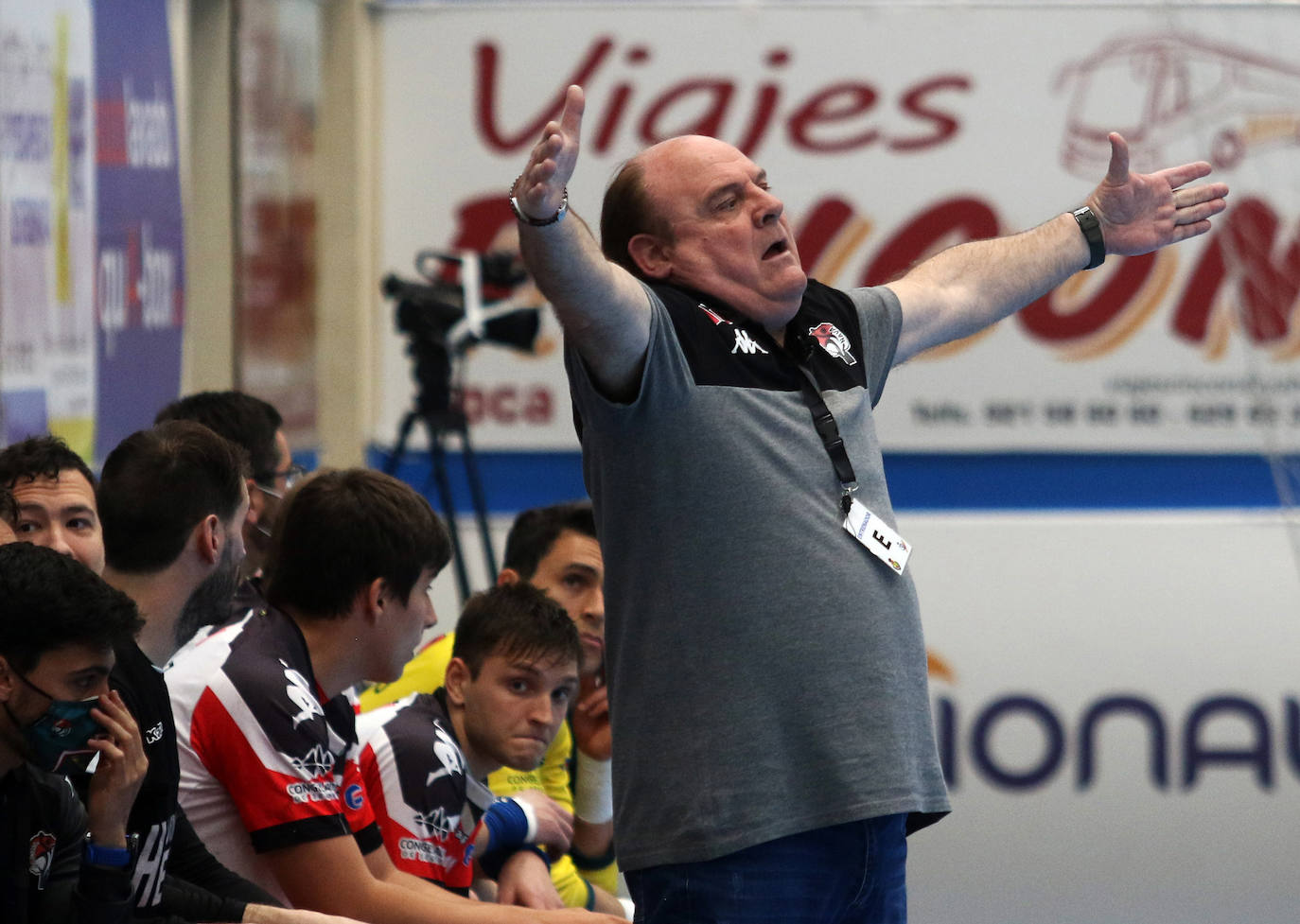 Partido de la Liga Asobal entre el Balonmano Nava y Puente Genil 