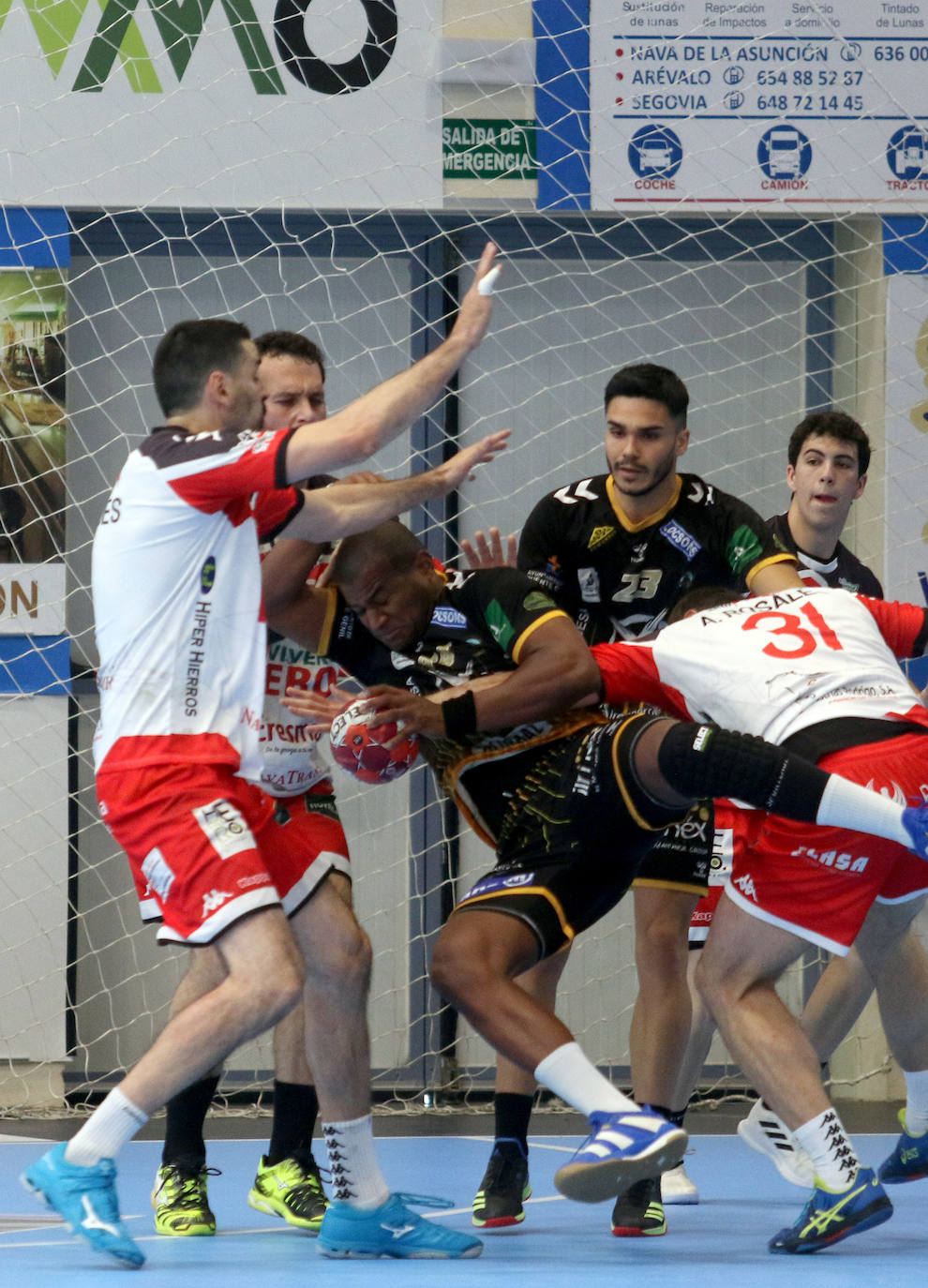 Partido de la Liga Asobal entre el Balonmano Nava y Puente Genil 