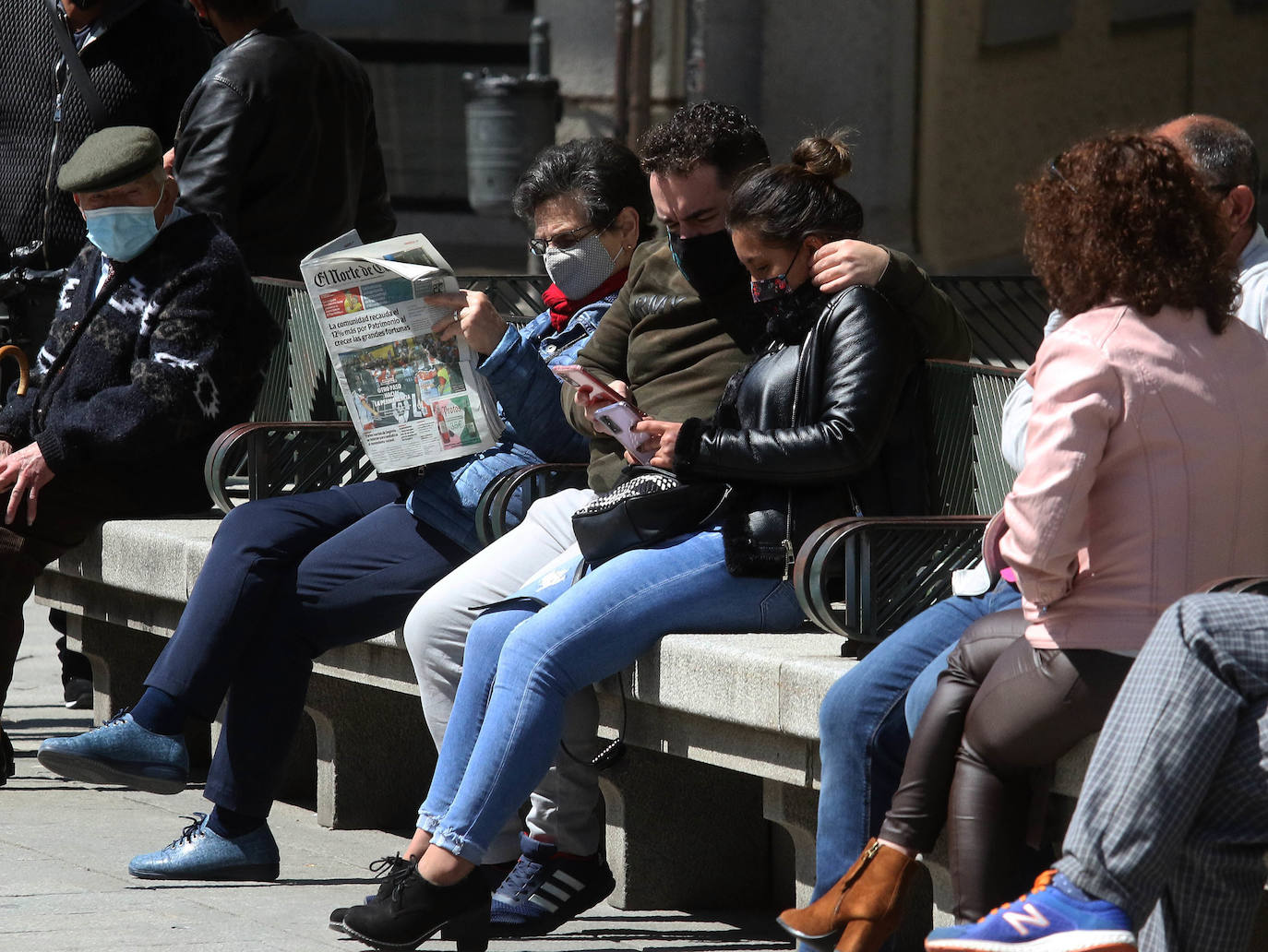 Ambiente y terraceo en el vermú del domingo en Segovia 