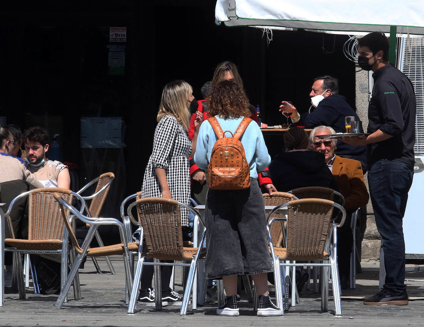 Ambiente y terraceo en el vermú del domingo en Segovia 