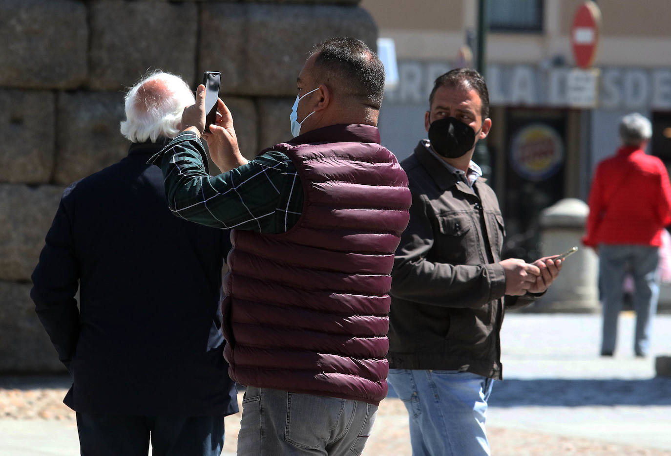 Ambiente y terraceo en el vermú del domingo en Segovia 
