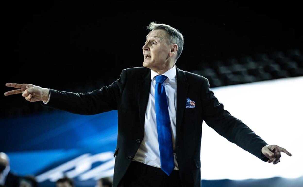 Roberto Íñiguez muestra su orgullo por el CB Avenida y su enfado por no darle el MVP a Hayes