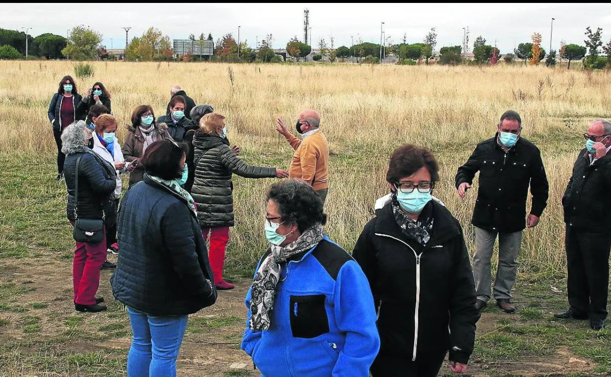 El pasado octubre, vecinos de Nueva Segovia reclamaron el centro de salud en el solar donde se ubicará.. 